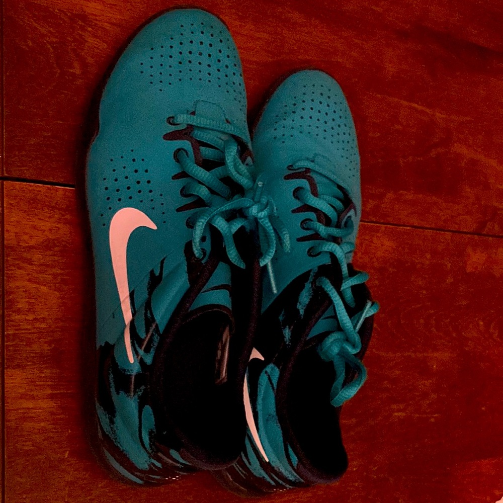 Nike women studio training shoe